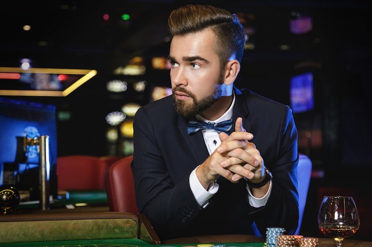 Meja blackjack Red Tiger di sbo toto dengan dealer yang sedang membagikan kartu dan taruhan pemain terlihat di layar